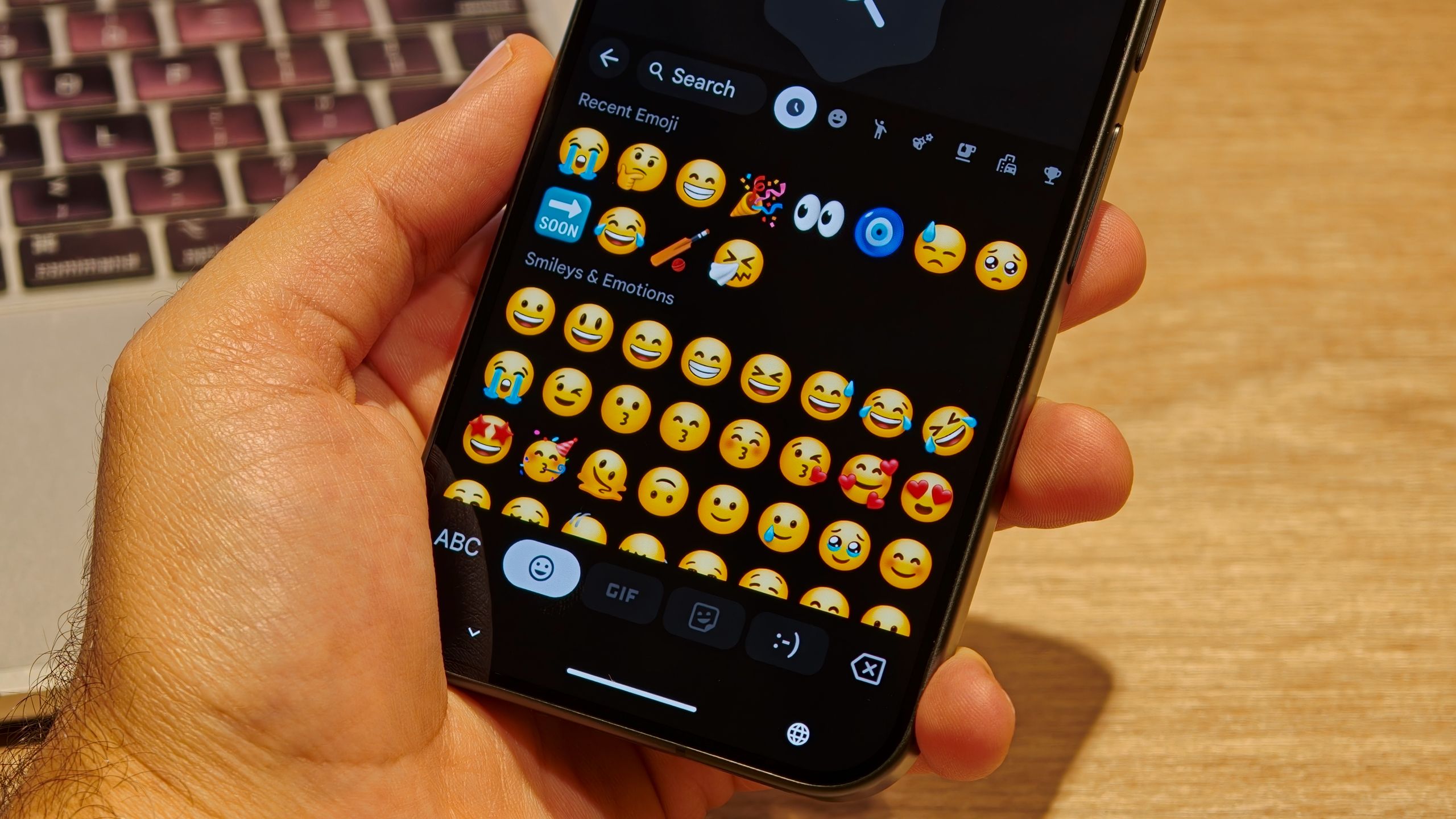 Pixel รุ่นเก่าก็ได้ใช้ 3D emoji ใหม่ ไม่ต้องซื้อเครื่องใหม่