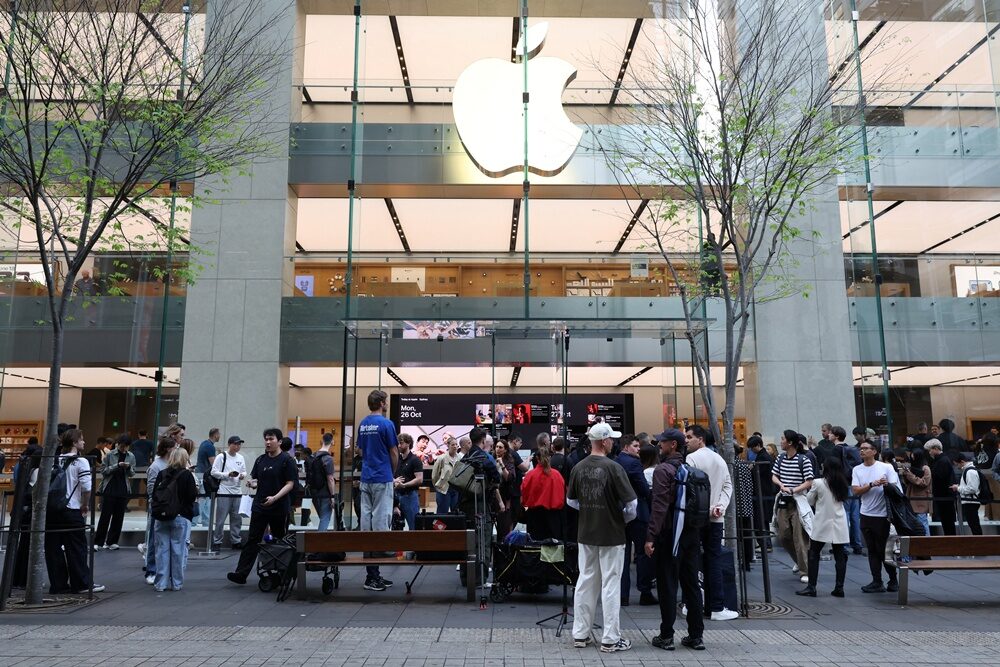 iPhone Duo พับได้ ฮิตถล่มสต็อกแต่เริ่มสะดุดด้วยปัญหาจอและความทน