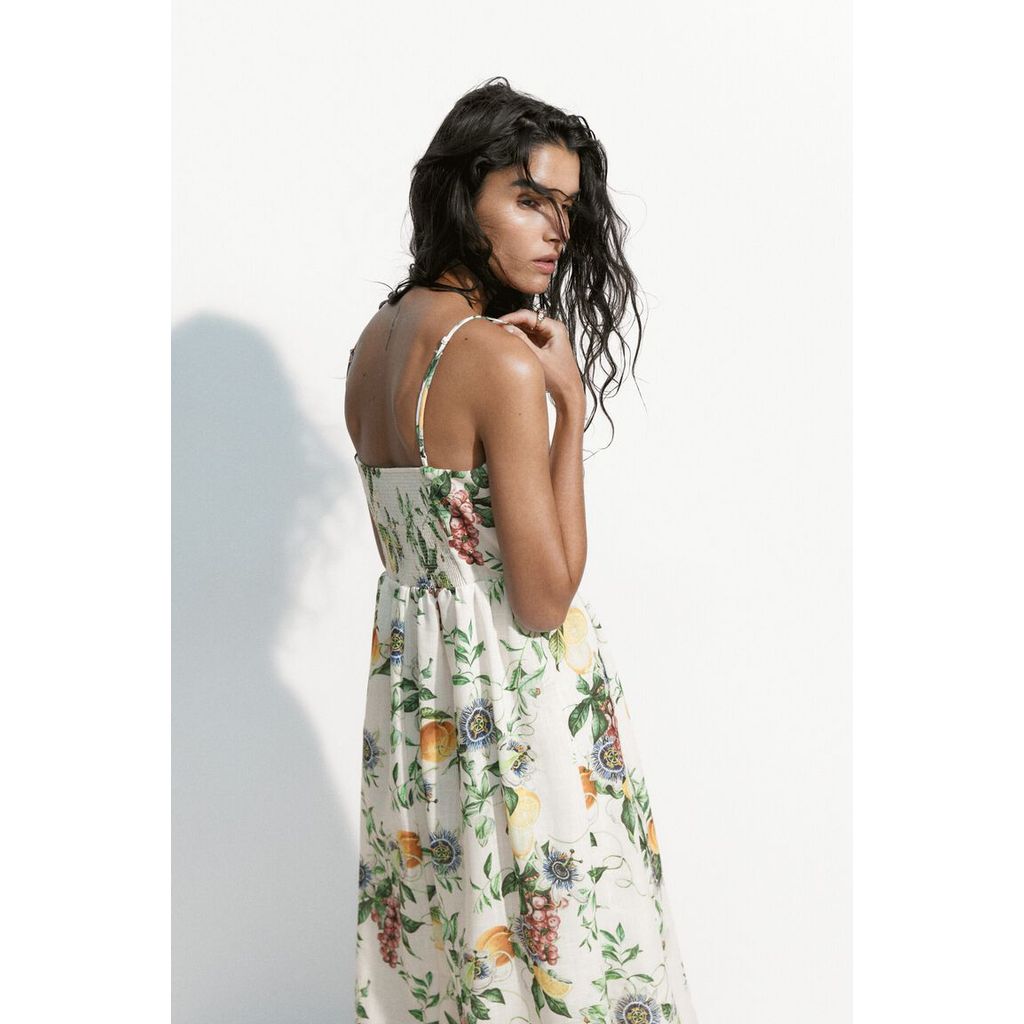 ลด 25%: H&M มิดี้เดรสสายเดี่ยว