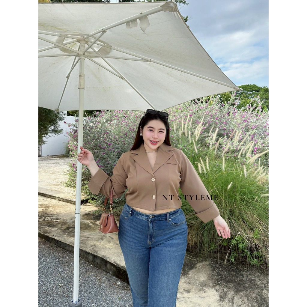 ราคาลดลงใหม่: เสื้อเบเซอร์ทรงครอป