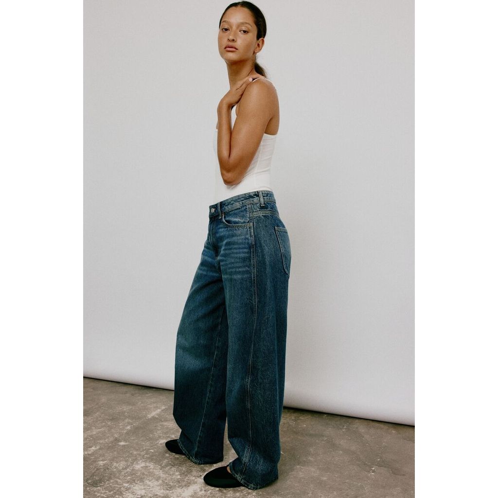 ลด 19.9%: H&M ยีนส์เอวสูงทรงบาร์เรล