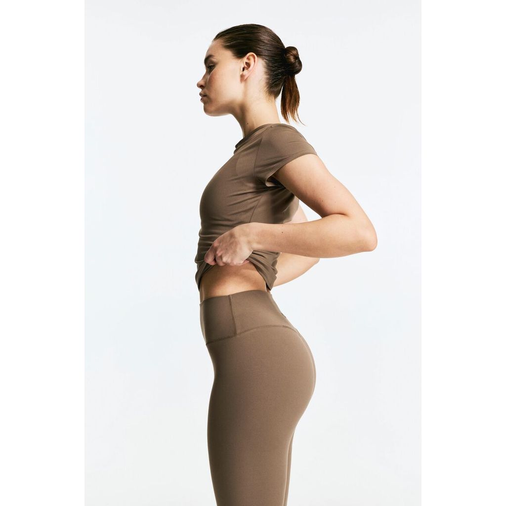 ลด 30%: H&M __MGC_VARIANT_0__ — H&M __MGC_VARIANT_0__ กางเกงเลกกิ้งสำหรับกีฬา พร้อมเทคโนโลยี SoftMove™