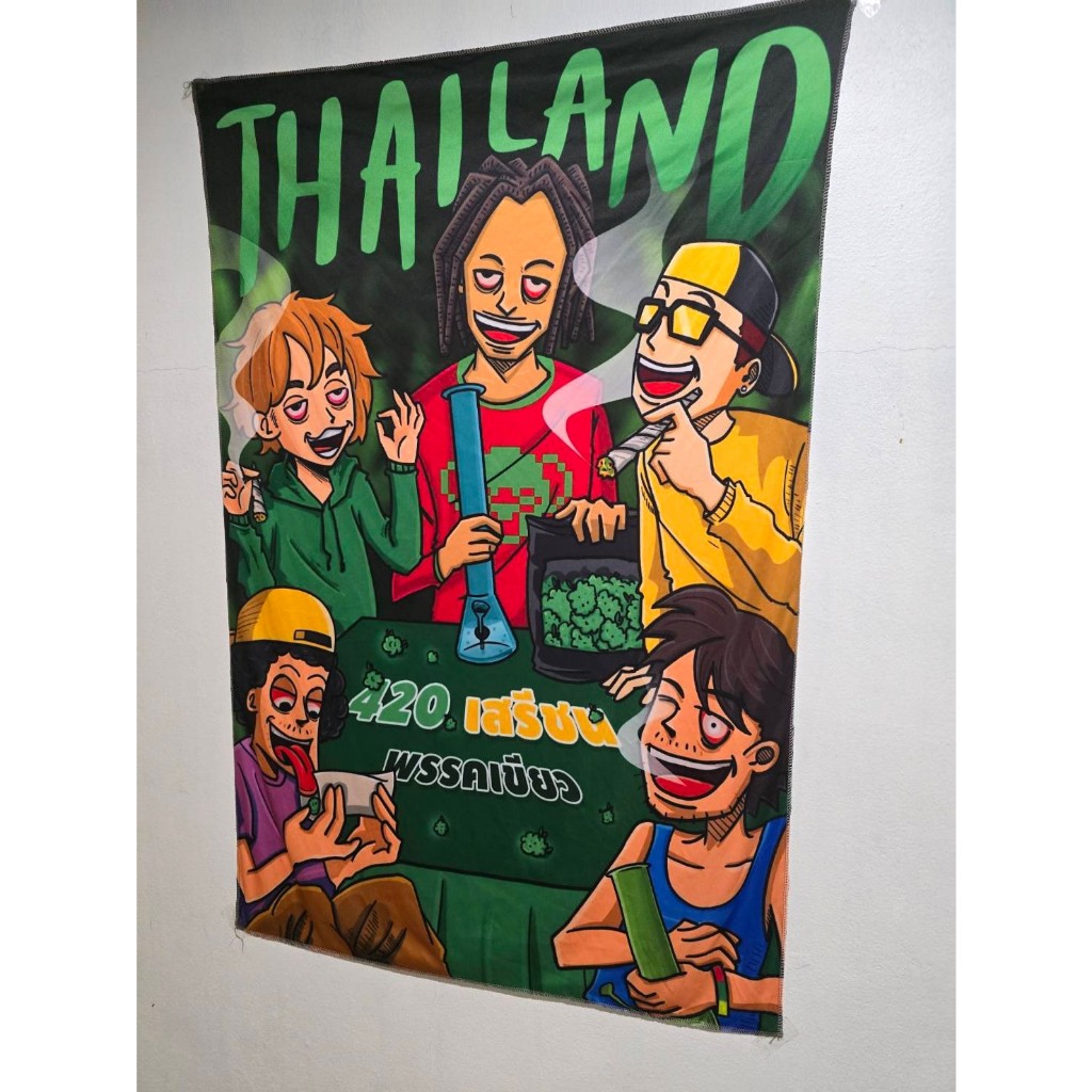 ลด 11.8% ผ้าตกแต่งผนัง ลายสายเขียว