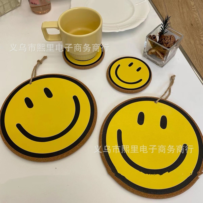 ลด 55%: ที่รองแก้ว ลายยิ้ม Smile