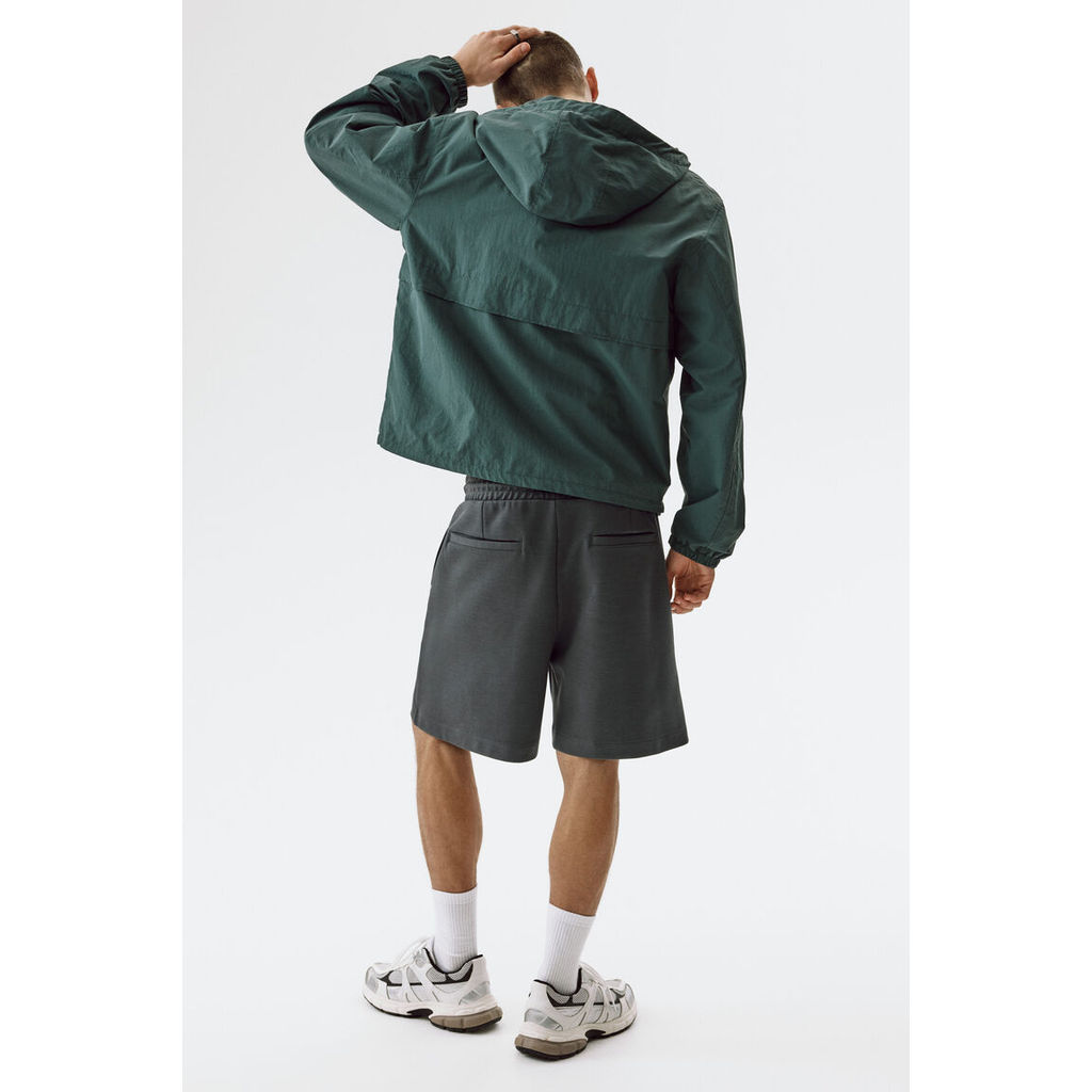 ลด 25%: H&M __MGC_VARIANT_0__ — H&M __MGC_VARIANT_0__ กางเกงขาสั้นผ้าทออินเตอร์ล็อกทรงปกติ ผู้ชาย 1341631_2