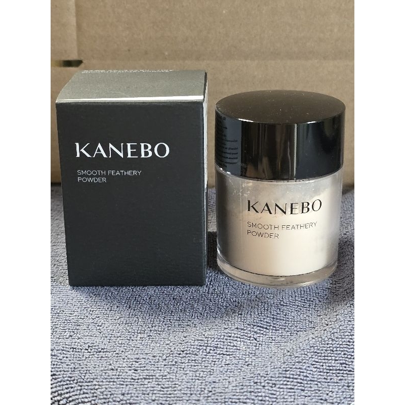ลด 64%: แป้งฝุ่น Kanebo Smooth Feathery