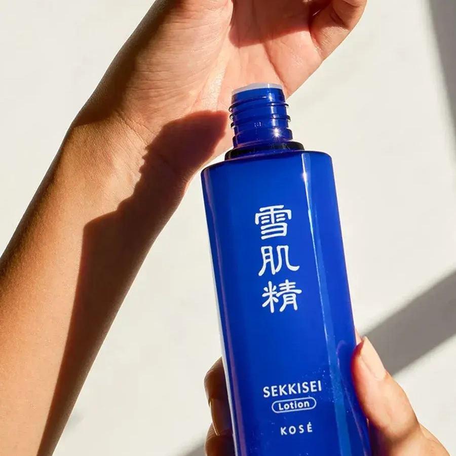 KOSÉ SEKKISEI แบรนด์เพื่อผิวอ่อนโยน พร้อมน้ำตบในตำนานที่ใครก็พูดถึง