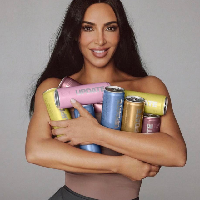 Kim Kardashian เปิดตัว UPDATE เอเนอร์จีดริงก์สายคลีน ปลุกพลังแบบ Better-for-You สู่ตลาดโลก
