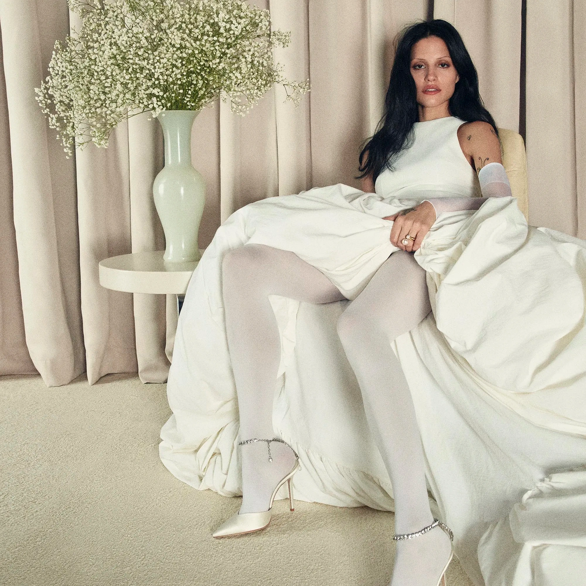 Gabbriette กับบทบาทว่าที่เจ้าสาวในแคมเปญ Jimmy Choo ที่แตกต่างจากทุกภาพจำ