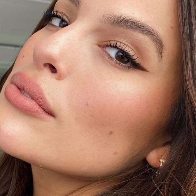 อายไลน์เนอร์ ไอเทมคู่ใจที่เปลี่ยนดวงตาให้สวยได้ทุกทรง