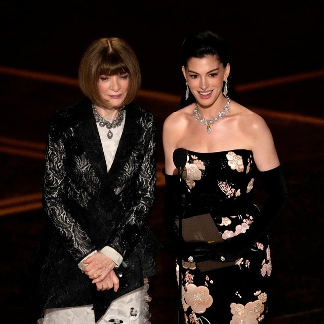 Anna Wintour Oscars 2026 เซอร์ไพรส์เวทีร่วม Anne Hathaway