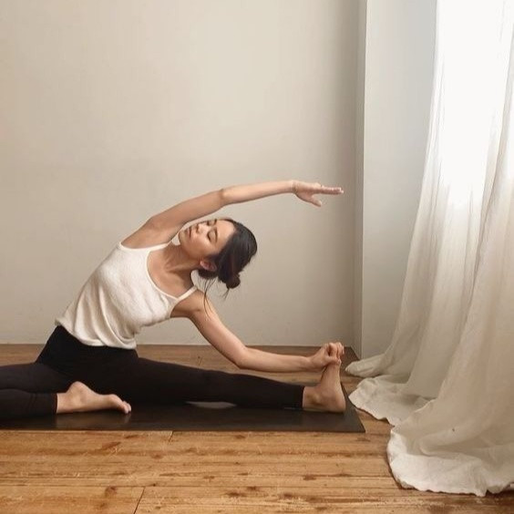 กางเกงโยคะ ตัวช่วยสำคัญสำหรับการออกกำลังกายและไลฟ์สไตล์สุขภาพ