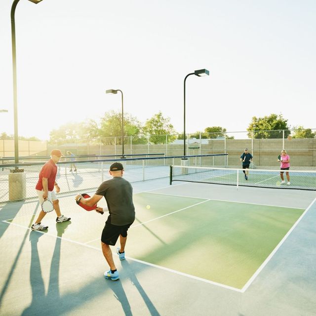 Pickleball กีฬาลูกผสมใน Summer Club