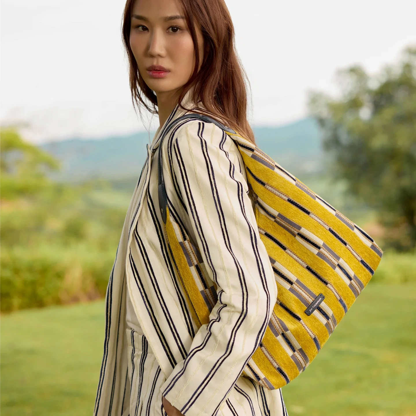 Silk Chenille Jim Thompson ผ้าไหมไทยนุ่มหรูสู่แฟชั่นยุคใหม่