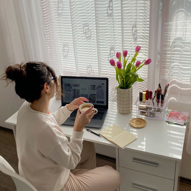 คู่มือเลือกโต๊ะทำงานในบ้าน