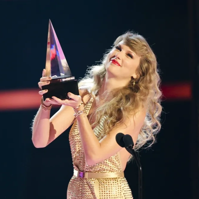 Taylor Swift AMAs 2026 นำโด่งเข้าชิง 8 รางวัล ลุ้นทุบสถิติ
