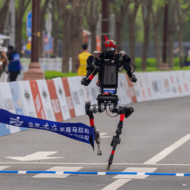 Honor รุกหนัก! เปิดตัวหุ่นยนต์สุนัข "Anzai" และมือกล "Luban"