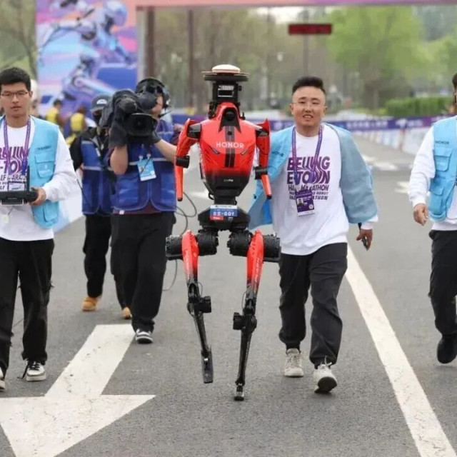 หุ่นยนต์ฮิวแมนนอยด์จาก Honor ทุบสถิติโลกวิ่งฮาล์ฟมาราธอน