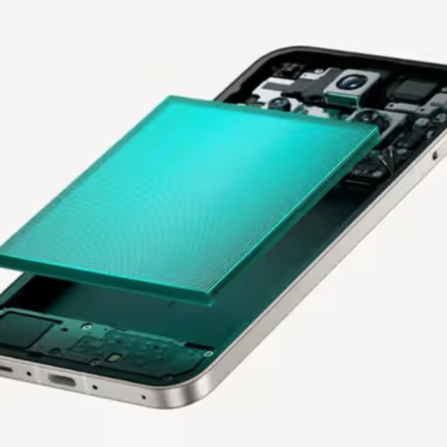 ย้อนยุคเพื่อสิ่งแวดล้อม! EU บังคับสมาร์ทโฟนต้องเปลี่ยนแบตได้เองภายในปี 2027