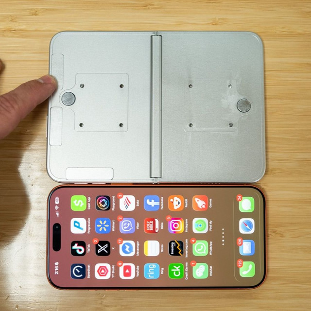 หลุดเครื่อง Dummy "iPhone Ultra" จอพับรุ่นแรก