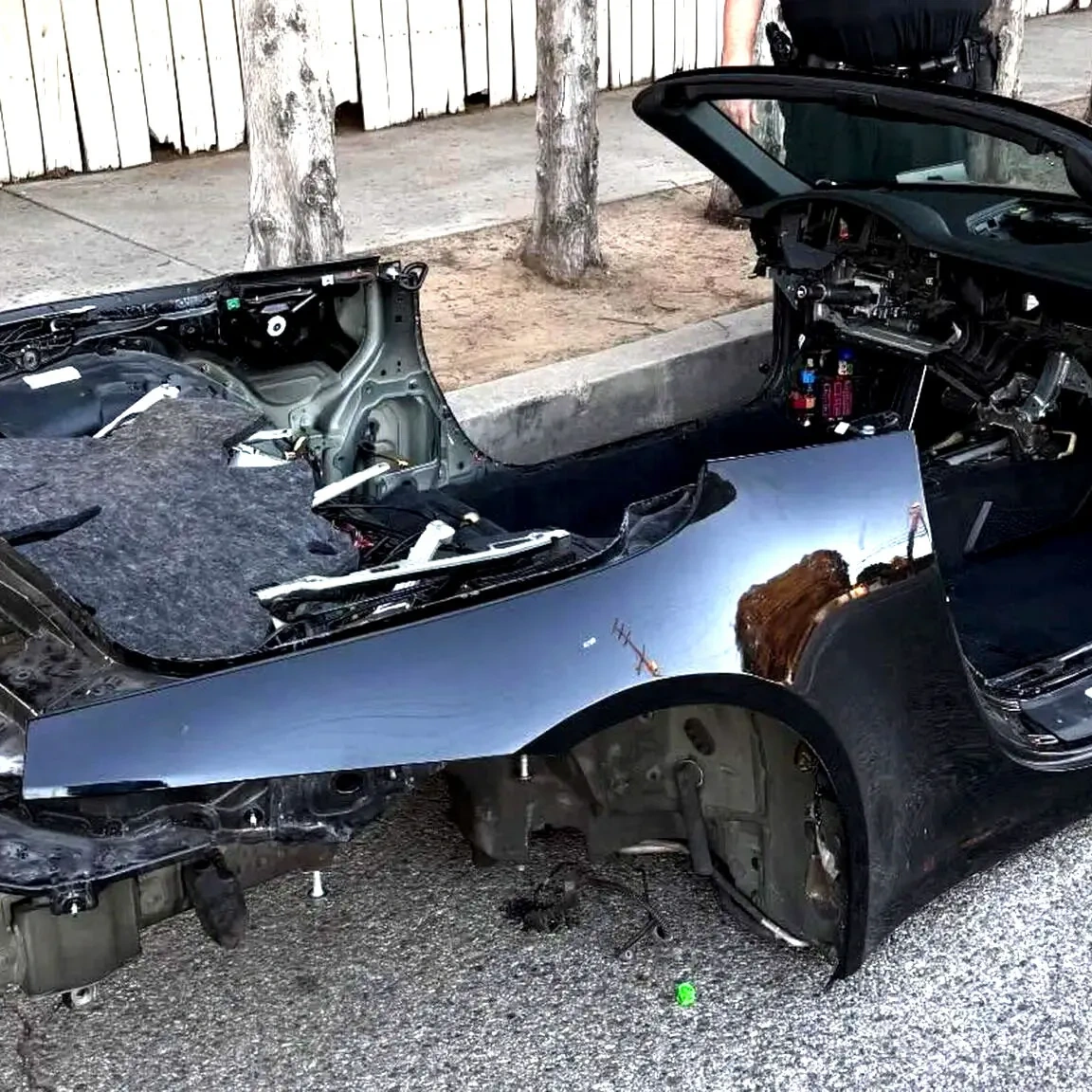 โจรแอลเอชำแหละ Porsche 911 จนเหลือแต่โครง