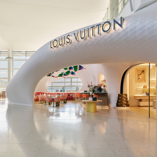 Louis Vuitton ครองแชมป์แบรนด์ลักชัวรีในอังกฤษที่ค้นหาสูงสุด