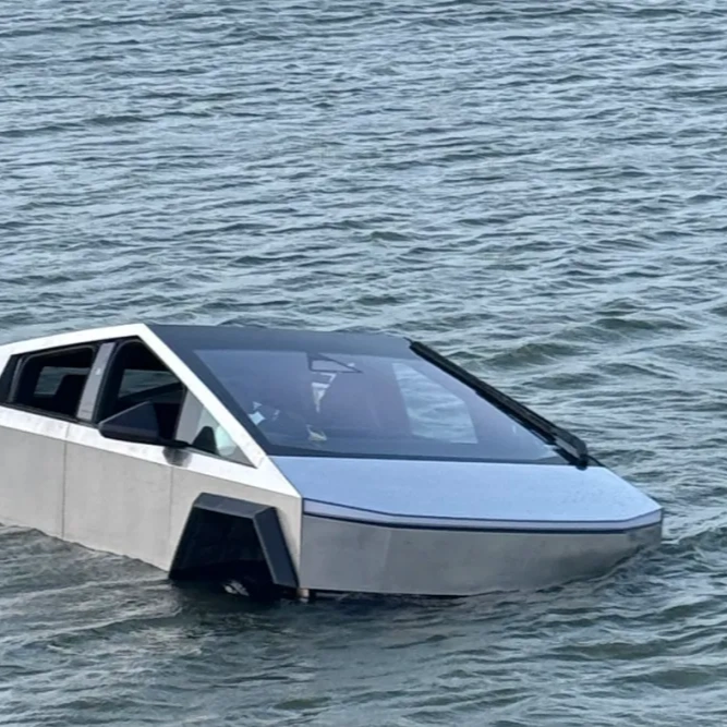 เจ้าของ Tesla Cybertruck ขับลงทะเลสาบตามคำพูด Elon Musk สุดท้ายโดนจับ