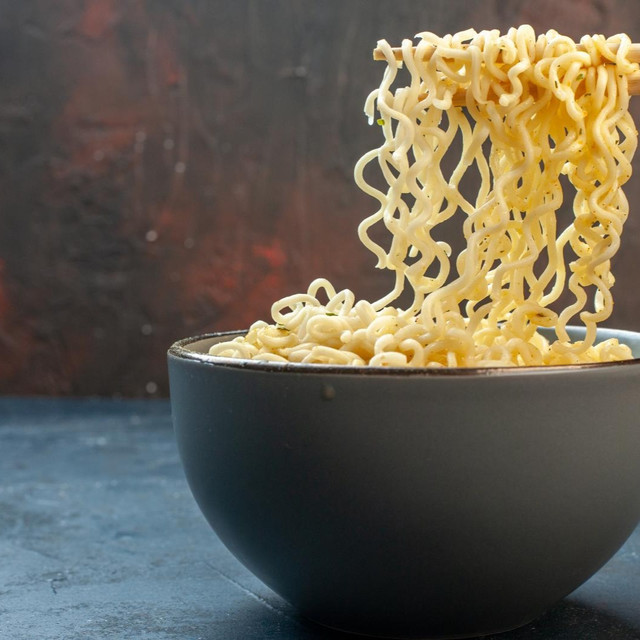 บะหมี่กึ่งสำเร็จรูป กินอย่างไรให้ลดโซเดียมและดีต่อสุขภาพ