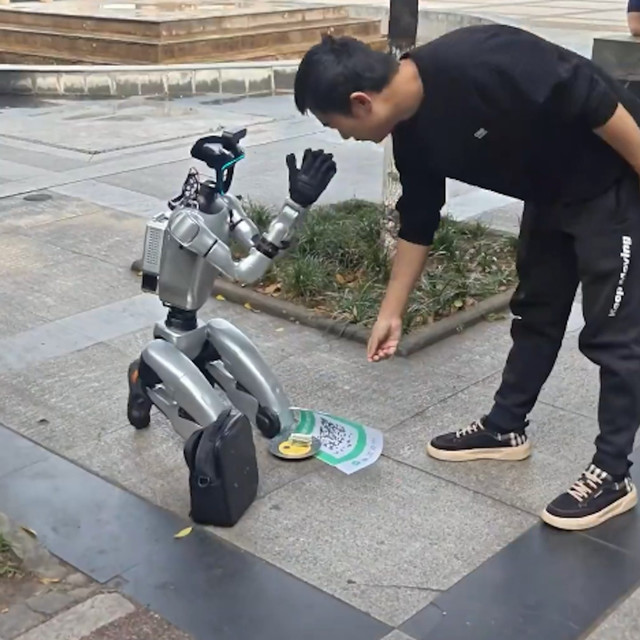 จีนเจอหุ่นยนต์ขอทานกลางถนน ชาวเน็ตแซว AI แย่งงานถึงขอทาน