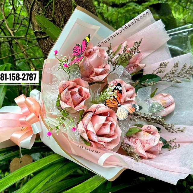 ช่อกุหลาบ ของขวัญรับปริญญา วันเกิด วันครบรอบ งานเกษียณ24ใบ 3350ส่งฟรี ทักเช็คคิวก่อนได้จ้า