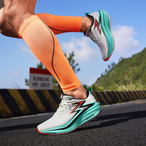 【จัดส่งในไทย】361 Degrees Flame 4 Mix | รองเท้าวิ่งสำหรับผู้ชายแบบมืออาชีพที่ทำจากคาร์บอนเพลท ระบายอากาศได้ดี ระบายความร้อนได้สบาย 672512204 Image3