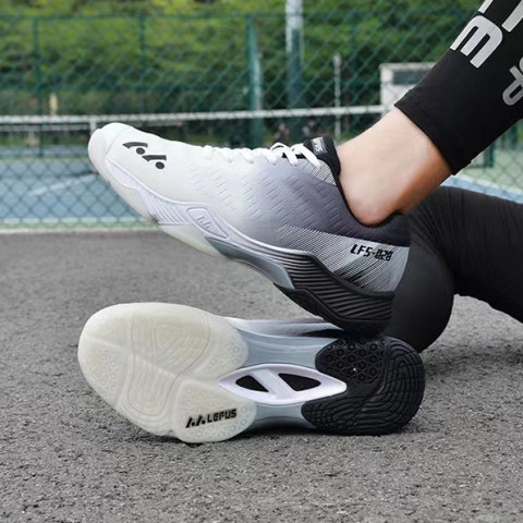 【สปอตสินค้า】 รองเท้าแบดมินตัน ผู้หญิงและผู้ชาย ระดับไฮเอนด์ ระบายอากาศ กันลื่น ทนต่อการสึกหรอ และกีฬา พร้อมส่ง Image8