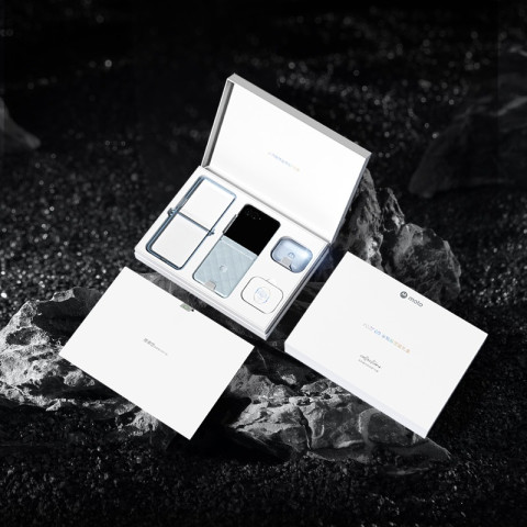 Global Motorola Razr 60 Ultra Snapdragon 8 Elite Motorola Razr 60 Pro Snapdragon 8sGen3 Motorola Razr 60 Dimensity 7400X Image2