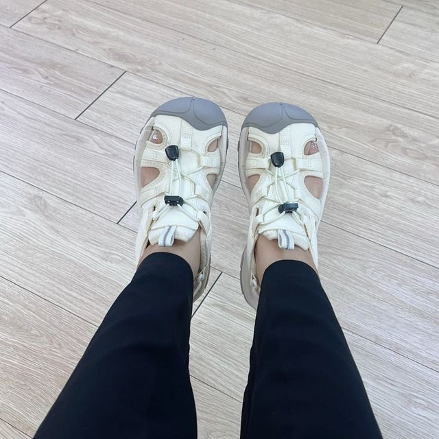 CAMEL กลางแจ้งผู้หญิงฤดูร้อนที่เดินทางมาพักผ่อนเป่าโถวรองเท้าแตะรองเท้าชายหาดระบายอากาศกันลื่นสวมทนรองเท้าน้ํา