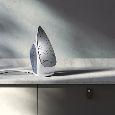 Electrolux เตารีดไอน้ำ กำลังไฟ 2400 วัตต์ Refine 700 รุ่น E7SI1-60WB สีขาว-เทา Image5