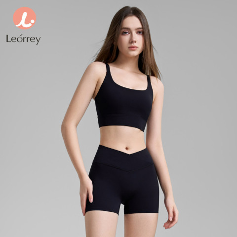 Leorrey-ชุดออกกำลังกายน้ำหนักเบา ชุดฝึกซ้อม เสื้อกั๊กยิม แผ่นรองและกางเกง ชุดสองชิ้น ชุดโยคะ Image3