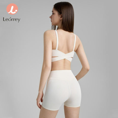 Leorrey-ชุดออกกำลังกายน้ำหนักเบา ชุดฝึกซ้อม เสื้อกั๊กยิม แผ่นรองและกางเกง ชุดสองชิ้น ชุดโยคะ Image5