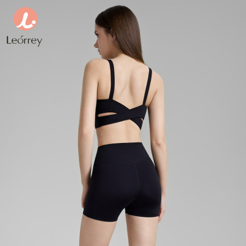 Leorrey-ชุดออกกำลังกายน้ำหนักเบา ชุดฝึกซ้อม เสื้อกั๊กยิม แผ่นรองและกางเกง ชุดสองชิ้น ชุดโยคะ Image2