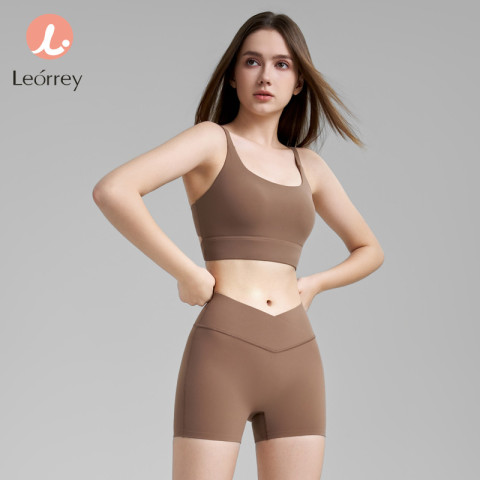 Leorrey-ชุดออกกำลังกายน้ำหนักเบา ชุดฝึกซ้อม เสื้อกั๊กยิม แผ่นรองและกางเกง ชุดสองชิ้น ชุดโยคะ Image6