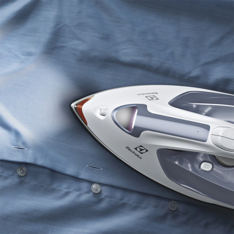 Electrolux เตารีดไอน้ำ กำลังไฟ 2400 วัตต์ Refine 700 รุ่น E7SI1-60WB สีขาว-เทา Image4