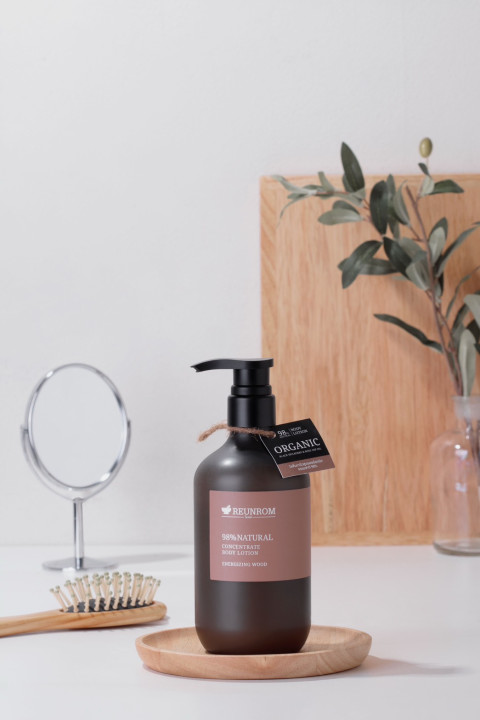 Reunrom โลชั่น ไนน์ตี้เอทเปอร์เซ็นต์เนเชอรัลคอนเซ็นเทรทบอดี้โลชั่น 500ml เอนเนอไจซิงวู้ด Image1