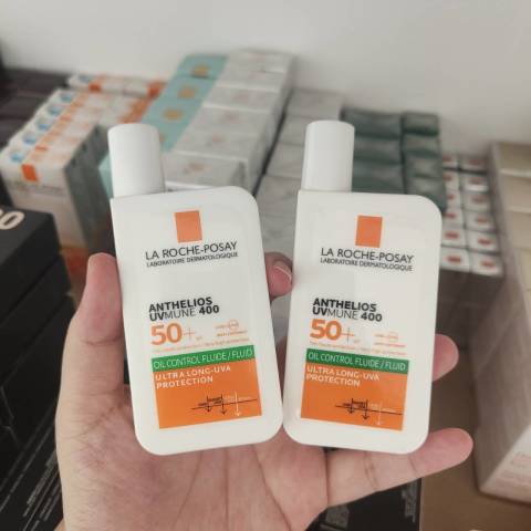 กันแดด Anthelios UVMUNE400 Oil Control Fluid SPF50+ 50 ml. กันแดดเนื้อฟลูอิด สำหรับผิวมัน เป็นสิวง่าย Image2