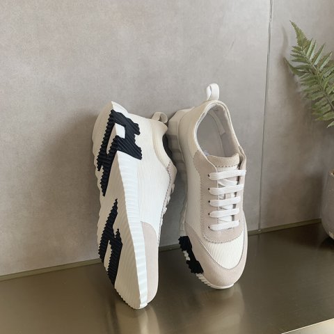 รองเท้ากีฬาพื้นแบนแบบลำลองสำหรับฤดูใบไม้ผลิปี 2023 รองเท้าวิ่งแบบผูกเชือก รองเท้าเดินป่าแบบระบายอากาศได้ดี รองเท้าคู่สำหรับคู่รัก รองเท้ากีฬา SwiftMiceQueen Image1