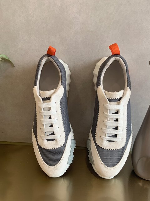 รองเท้ากีฬาพื้นแบนแบบลำลองสำหรับฤดูใบไม้ผลิปี 2023 รองเท้าวิ่งแบบผูกเชือก รองเท้าเดินป่าแบบระบายอากาศได้ดี รองเท้าคู่สำหรับคู่รัก รองเท้ากีฬา SwiftMiceQueen Image5