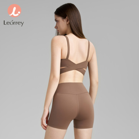 Leorrey-ชุดออกกำลังกายน้ำหนักเบา ชุดฝึกซ้อม เสื้อกั๊กยิม แผ่นรองและกางเกง ชุดสองชิ้น ชุดโยคะ Image7