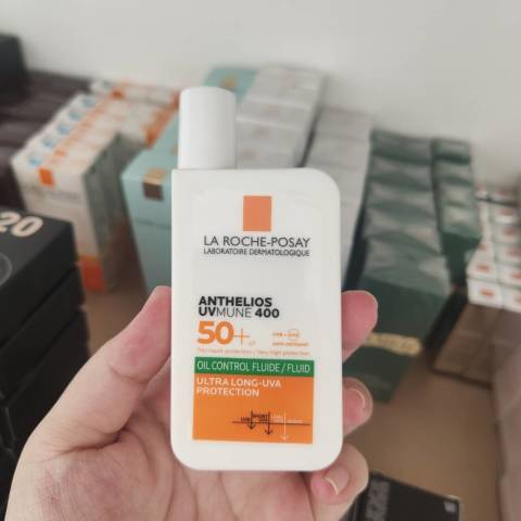 กันแดด Anthelios UVMUNE400 Oil Control Fluid SPF50+ 50 ml. กันแดดเนื้อฟลูอิด สำหรับผิวมัน เป็นสิวง่าย Image3