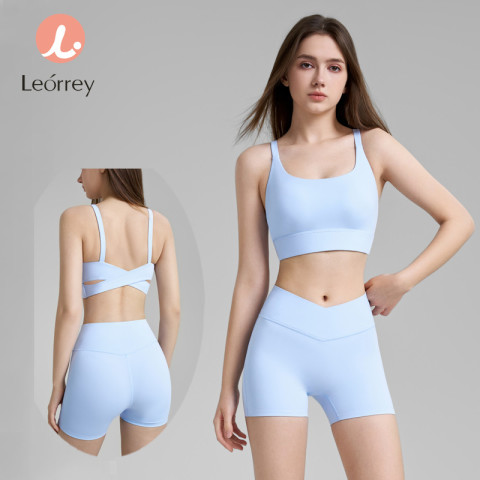 Leorrey-ชุดออกกำลังกายน้ำหนักเบา ชุดฝึกซ้อม เสื้อกั๊กยิม แผ่นรองและกางเกง ชุดสองชิ้น ชุดโยคะ Image1