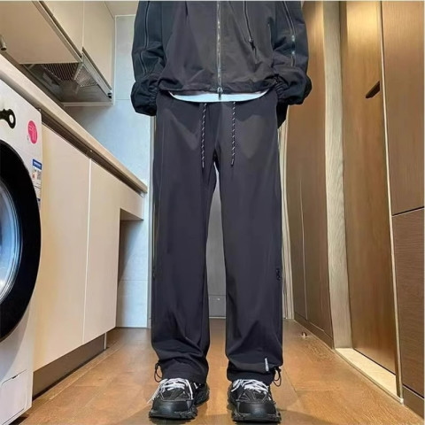 กางเกงกีฬาลำลองชาย ผ้ากันลมและกันน้ำ เหมาะสำหรับเดินป่าและเล่นกีฬา ข้างใส่สบาย กางเกงปีนเขา มีเชือกผูก เอวยางยืด มีก Image4