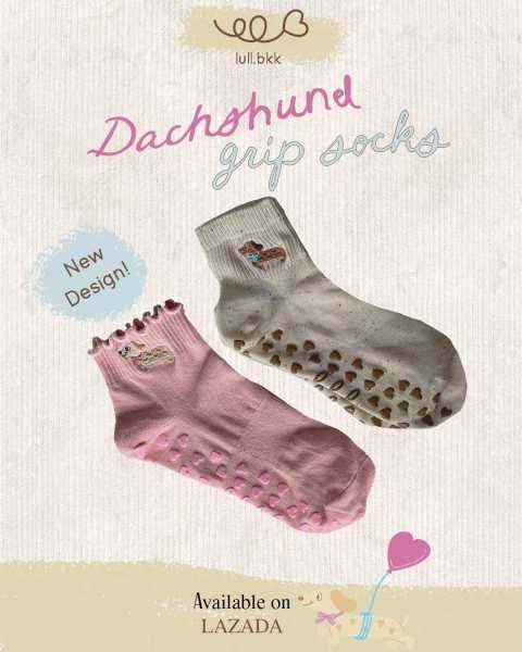 Dachshund Grip Socks ( 2 Pairs/Set- Brown & Pink) - Lull.bkk ถุงเท้ากันลื่น ถุงเท้าพิลาทิส ถุงเท้าดัชชุน Image1