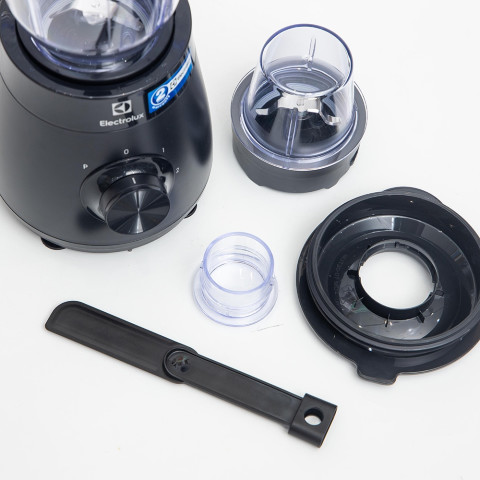 เครื่องปั่น ELECTROLUX รุ่น E3TB1-210K ความจุ 1.5 ลิตร สีดำ Image2